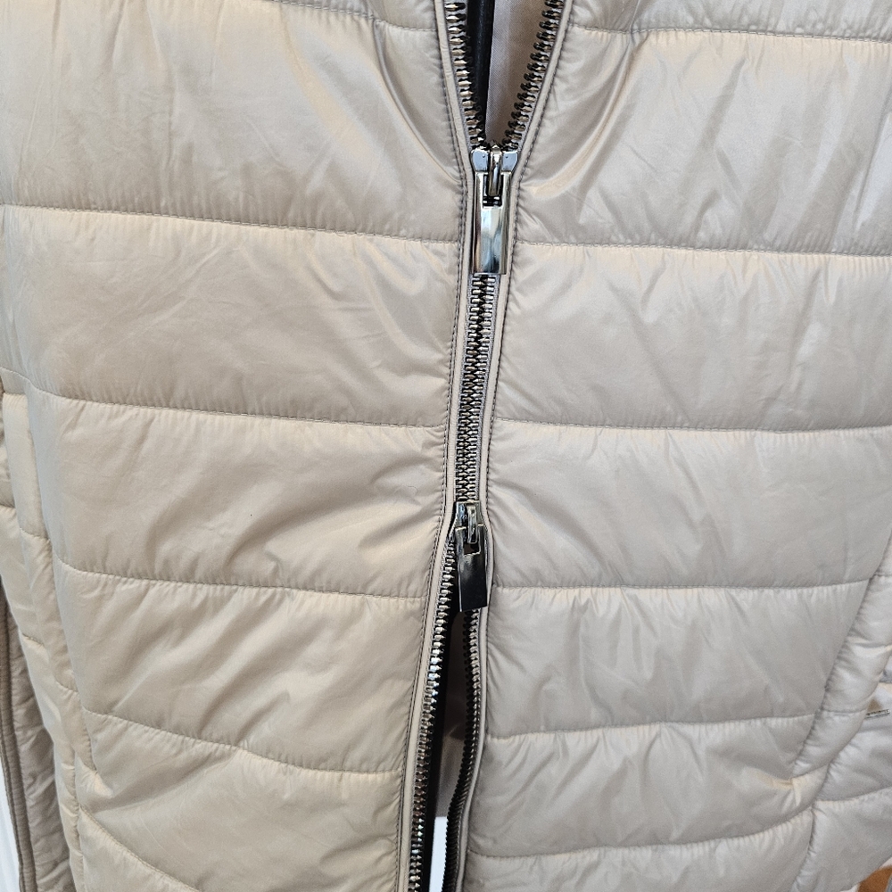 Renaur Puffer Vest With Waist Tie And Hood MEDIUM - Picture 3 of 8